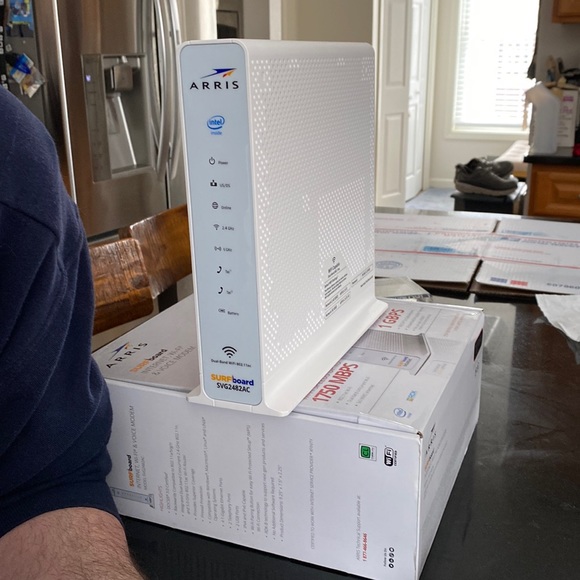 ARRIS SVG2482AC 1750 Mbps 4 Port Voice Modem - Picture 1 of 4